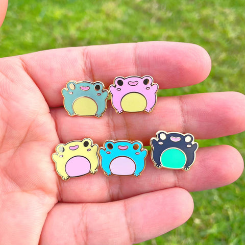 Mini Froggie enamel pins