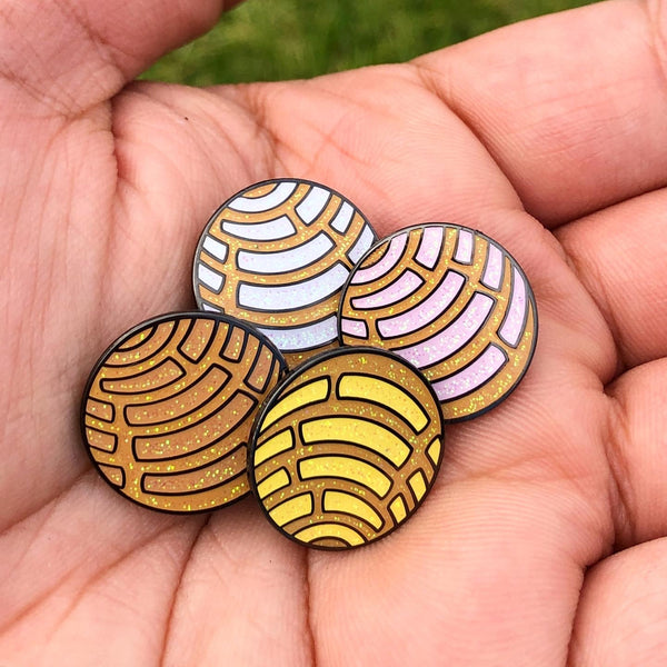 Concha Mini enamel pin