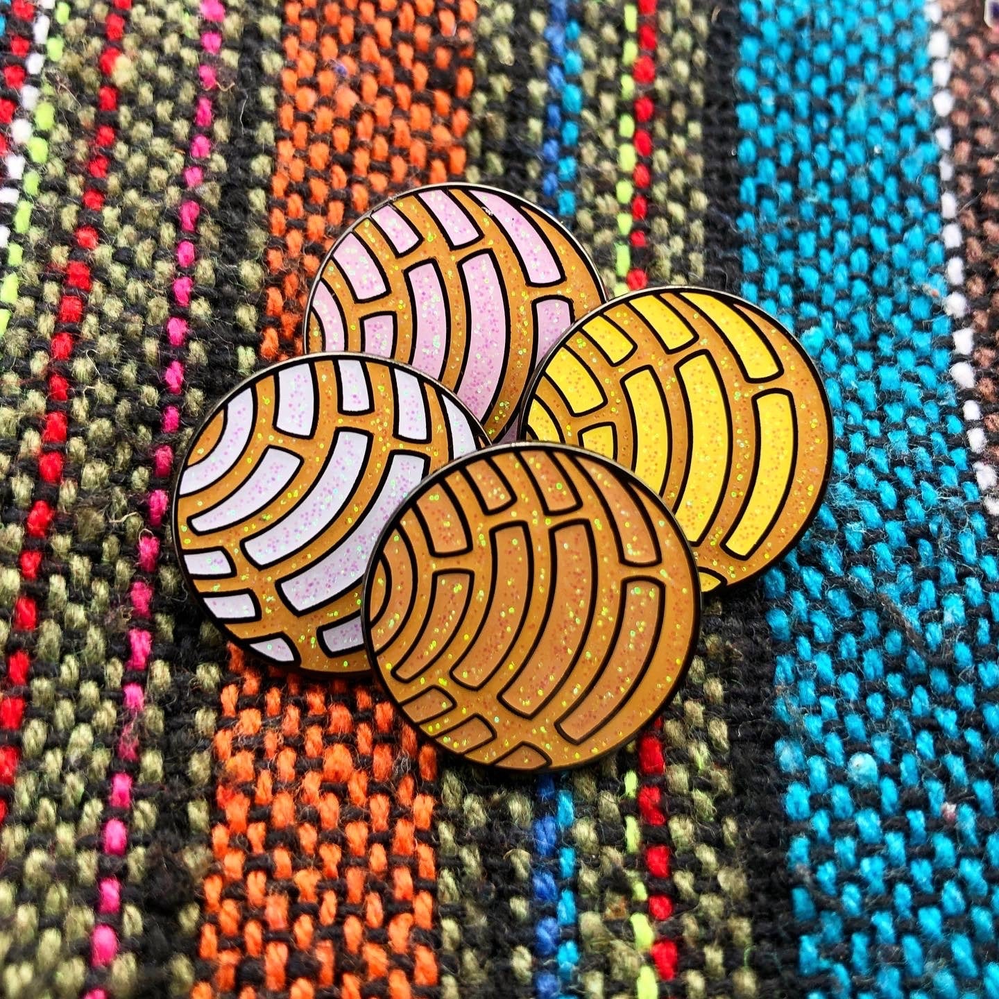 Concha Mini enamel pin